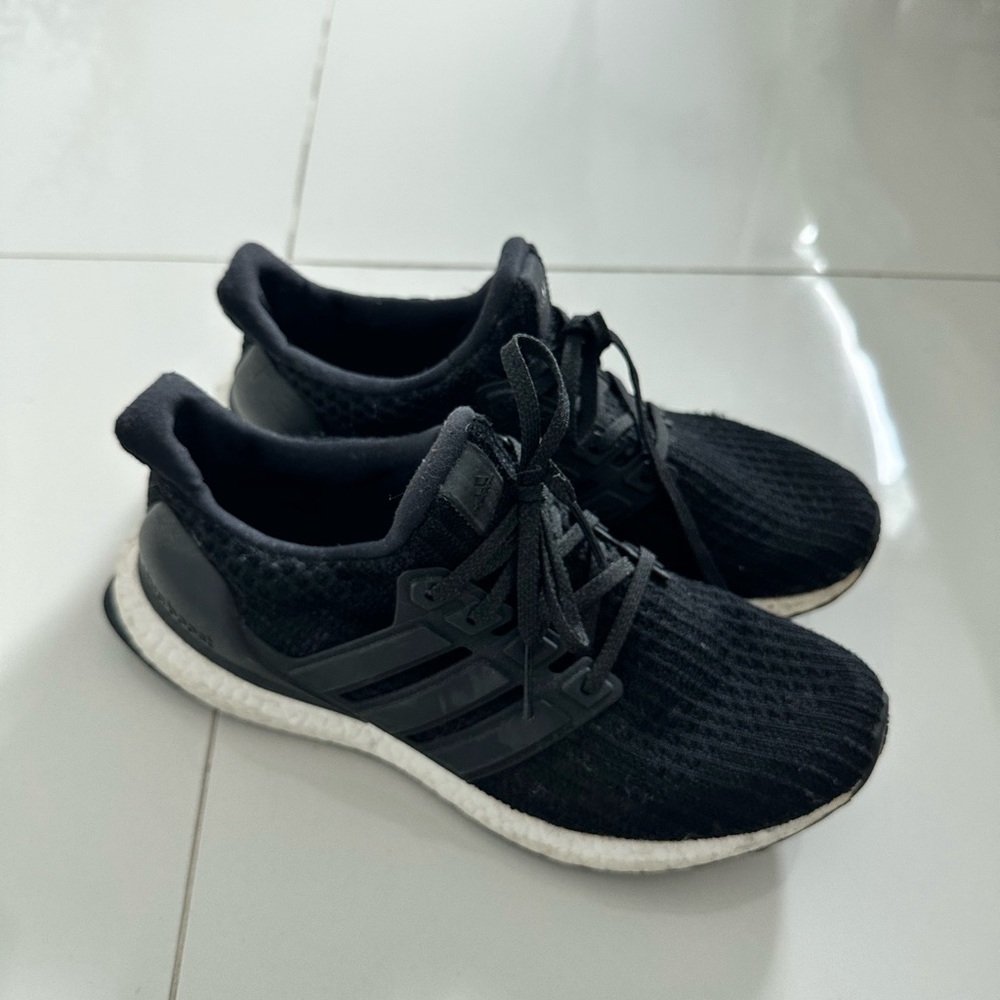 Women’s Black Adidas Sneakers size 8.5